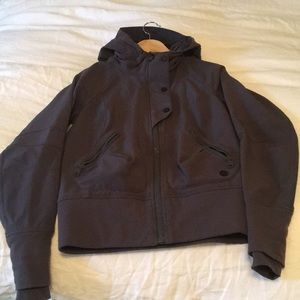 Lululemon: Beautiful water resistant winter coat